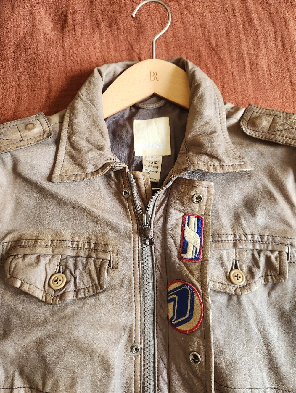 Vintage Diesel 100% leather military/bomber jacket in size Medium. Y2K